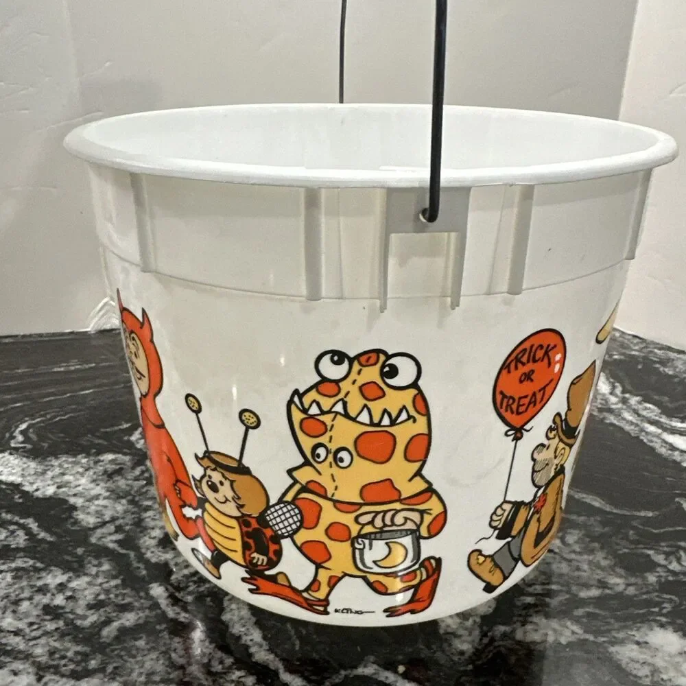Vintage Shamrock Industries Halloween pail metal handle trick or treaters